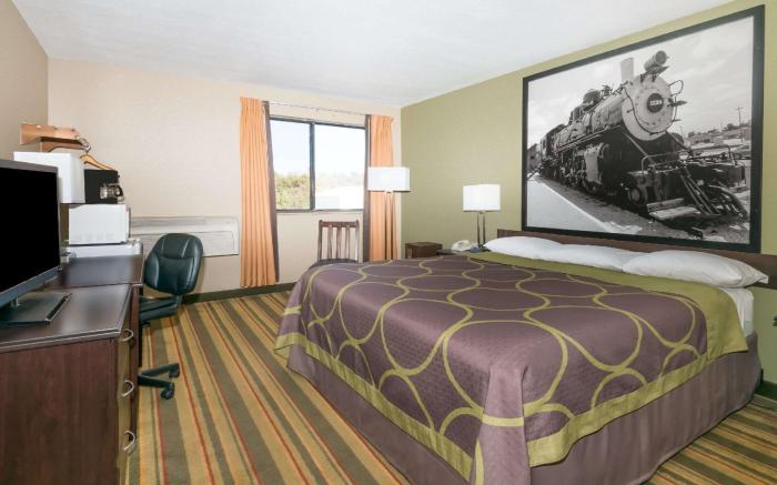 Super 8 By Wyndham Topeka/Wanamaker Rd/I-70