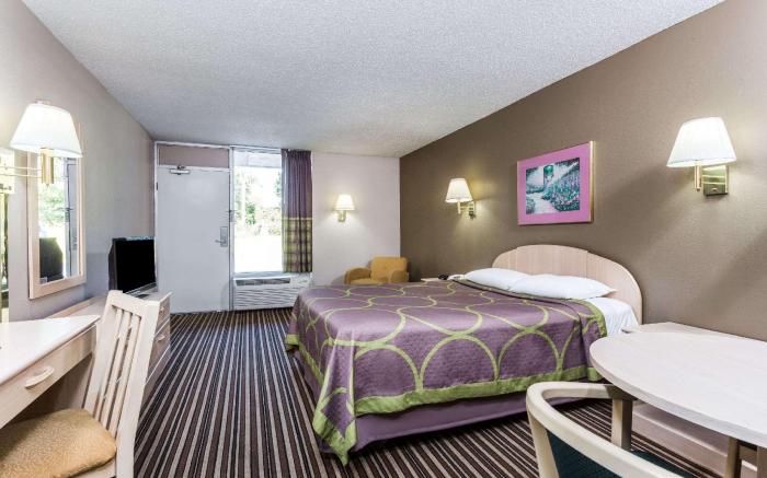 Super 8 By Wyndham Commerce