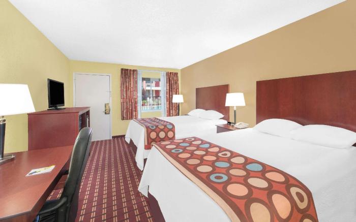 Super 8 By Wyndham Kerrville Tx