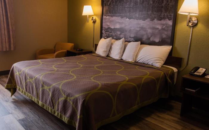 Super 8 By Wyndham Mississauga