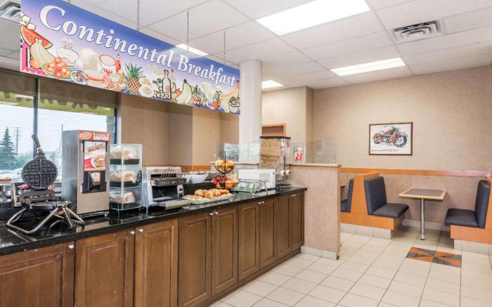 Super 8 By Wyndham Mississauga