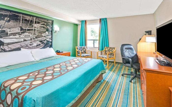 Super 8 By Wyndham Toronto East On