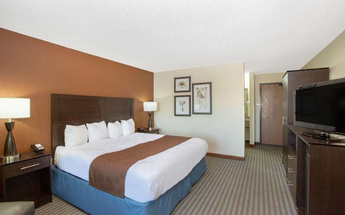 AmericInn by Wyndham Lincoln North