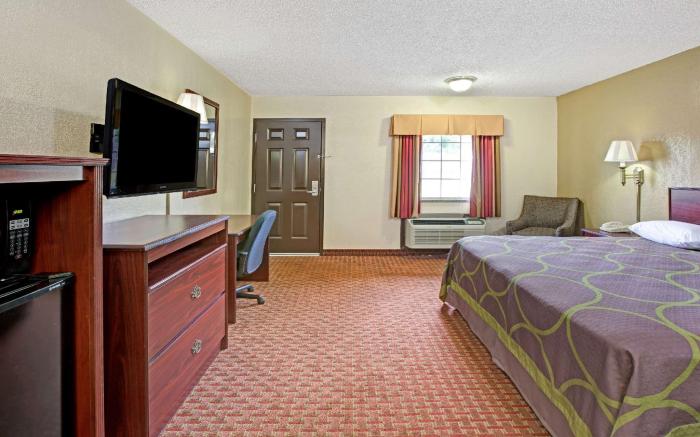 Super 8 By Wyndham Shawnee