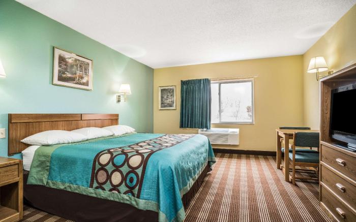 Super 8 By Wyndham Osseo Wi