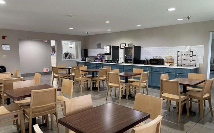 B/W Harmony Inn Fort Dodge Iowa