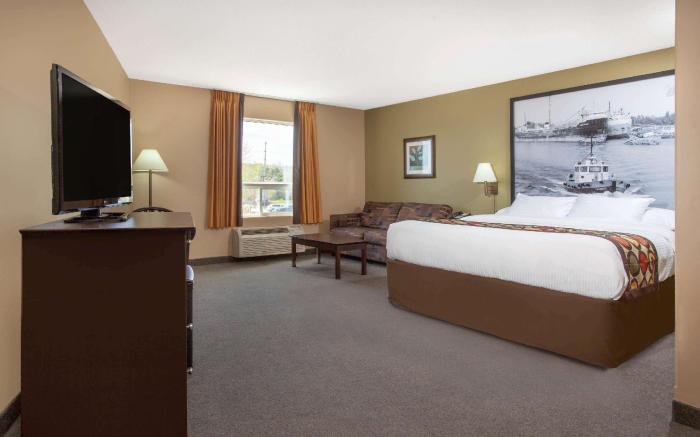 Super 8 By Wyndham Midland