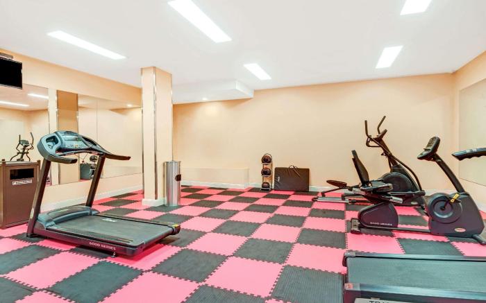 Howard Johnson by Wyndham Long Island City