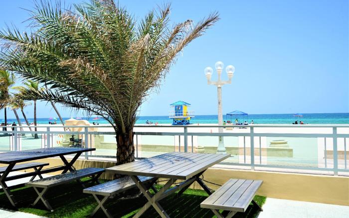 Diane Oceanfront Suites