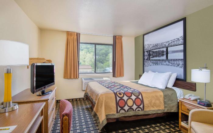 Super 8 by Wyndham Wheeling WV