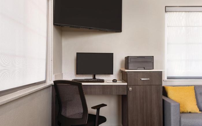 Days Inn & Suites by Wyndham Houston Hobby Airport