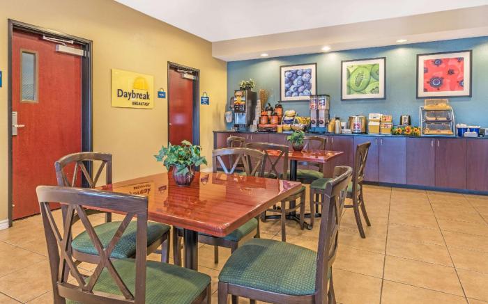 Days Inn by Wyndham Rockdale Texas