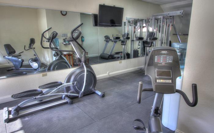 Crossroads Inn & Suites