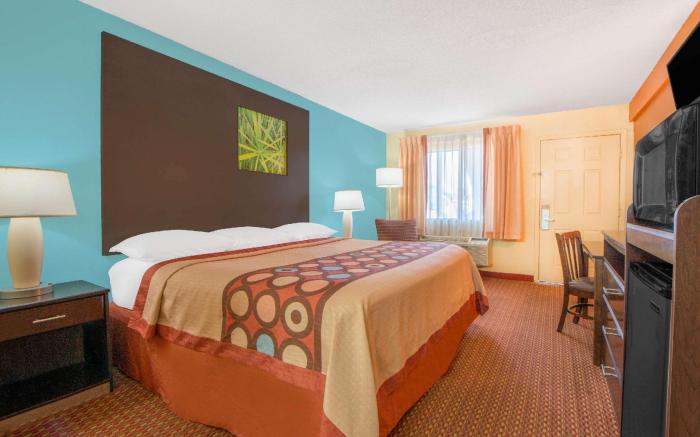 Super 8 By Wyndham Tulsa