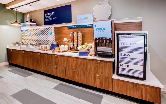 Holiday Inn Express & Suites Alpharetta By IHG