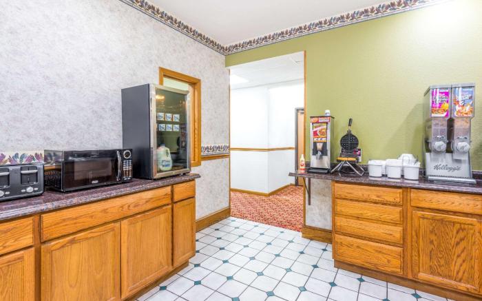 Super 8 By Wyndham Platte City Kansas City Area