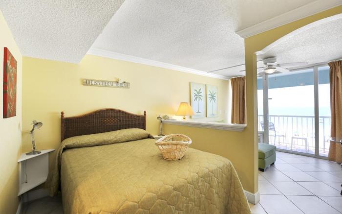 Barefoot Beach Club