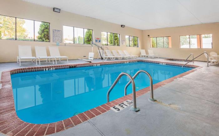 Days Inn & Suites by Wyndham Peachtree Corners/Norcross