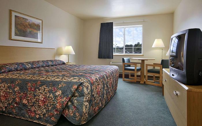Super 8 By Wyndham Ava
