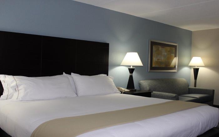 Holiday Inn Express Forsyth By IHG