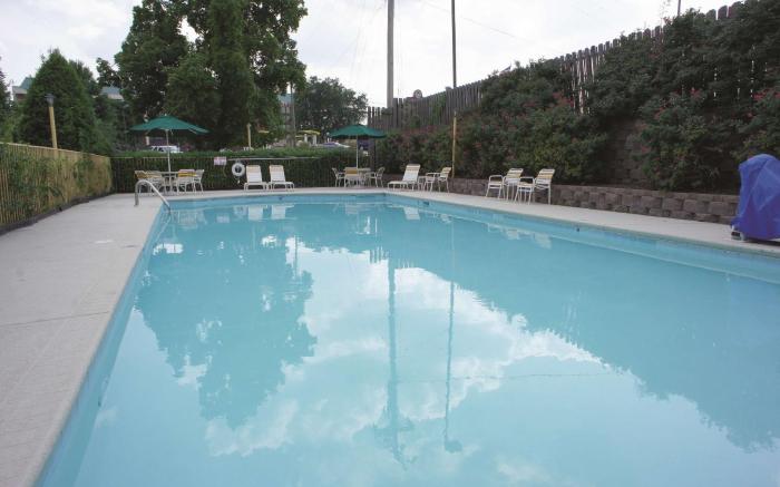La Quinta Inn & Suites by Wyndham Nashville Airport