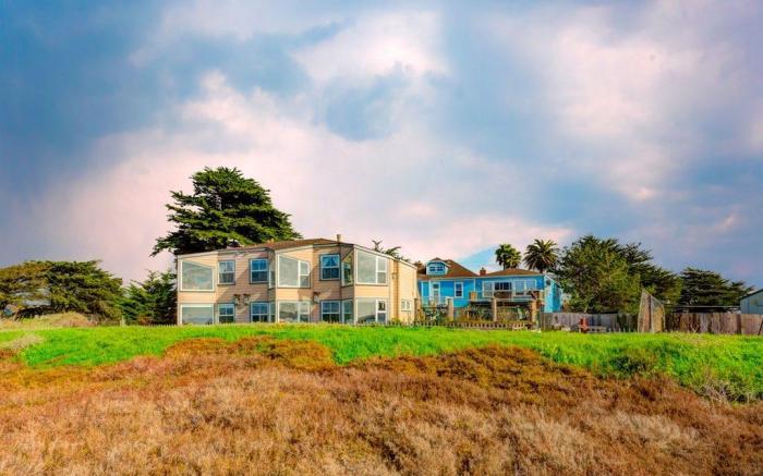 Captain's Inn at Moss Landing