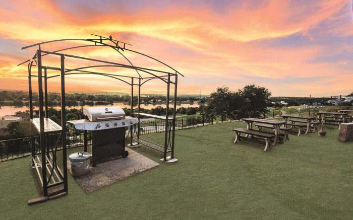 La Quinta Inn & Suites by Wyndham Marble Falls