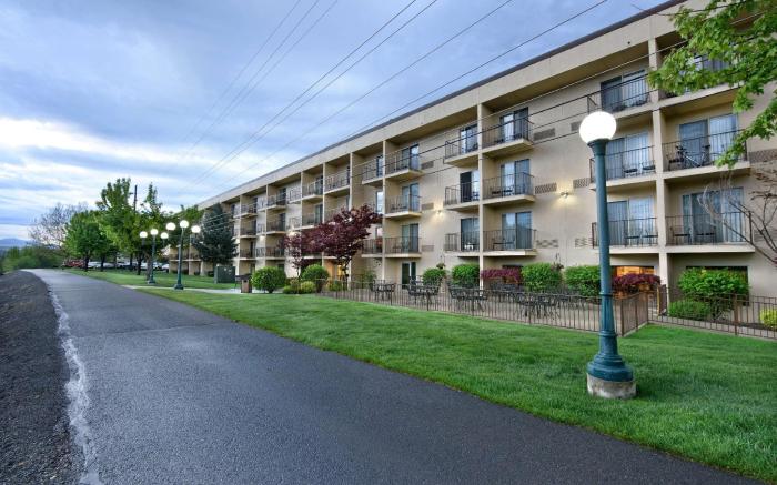 Oxford Suites Yakima