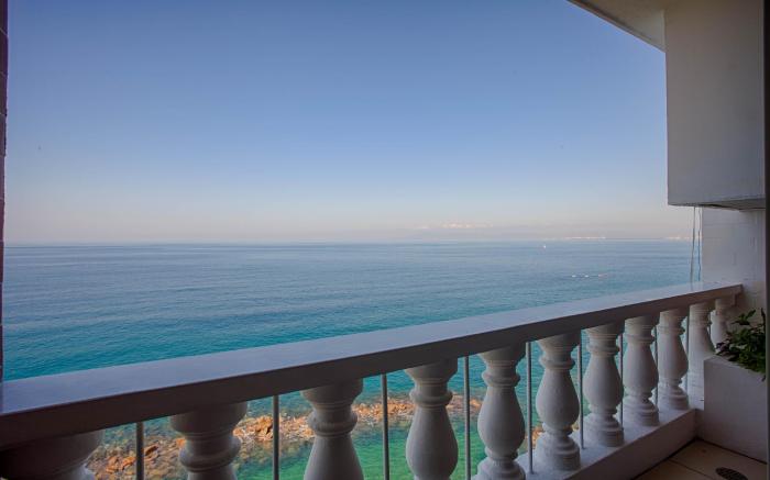 Costa Sur Resort & Spa