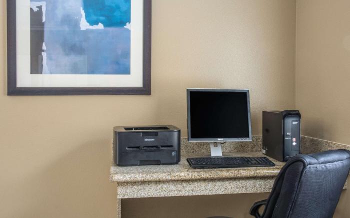 Days Inn by Wyndham Humble/Houston Intercontinental Airport