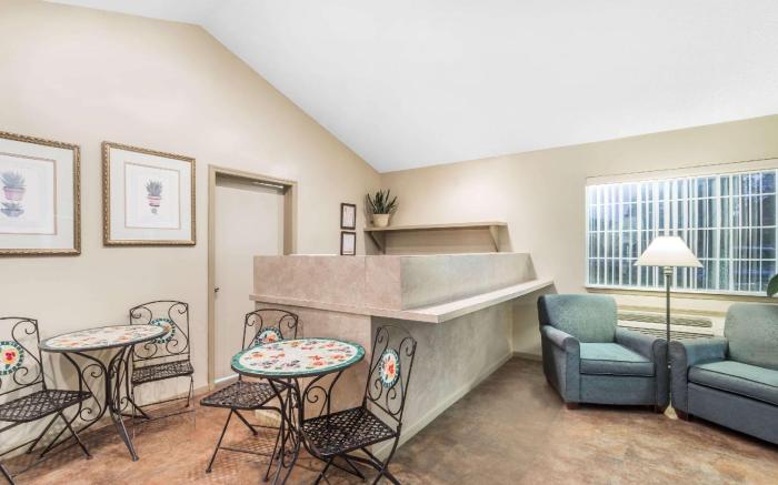 Super 8 By Wyndham Madison