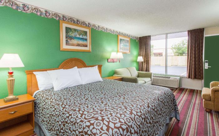 Days Inn by Wyndham Fort Myers