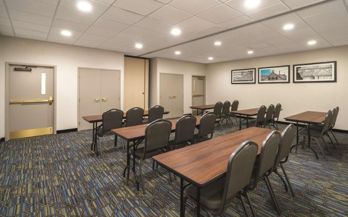 La Quinta Inn & Suites by Wyndham Latham Albany Airport