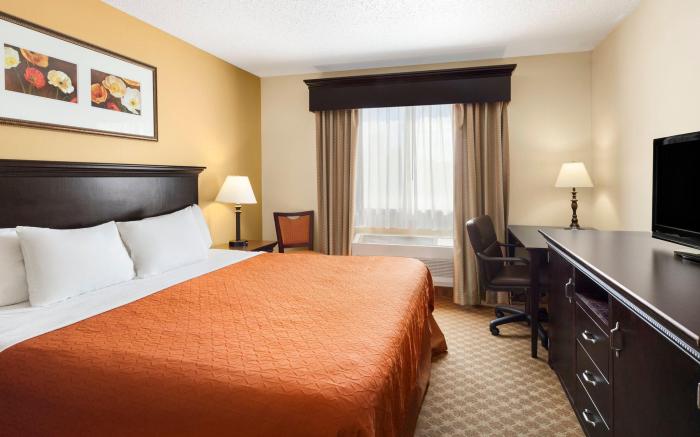 Country Inn & Suites by Radisson, Northfield, MN