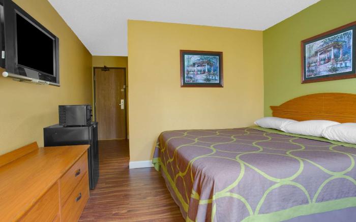 Super-8-Gainesville-I-75-Hospital-University-Area
