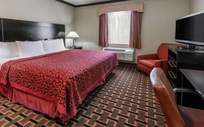 Days Inn & Suites by Wyndham Ft. Worth DFW Airport South