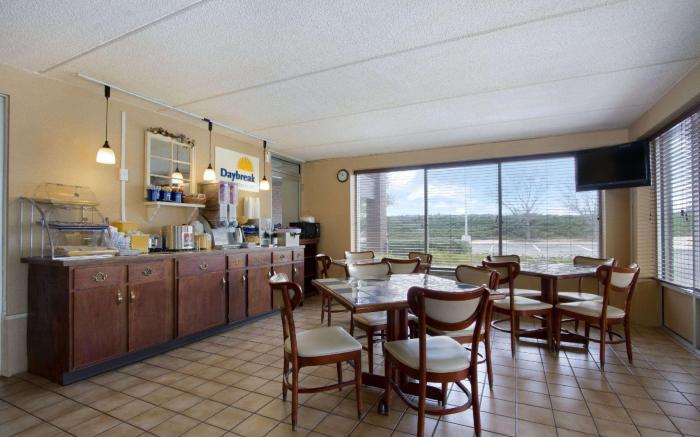 Days Inn by Wyndham Seneca