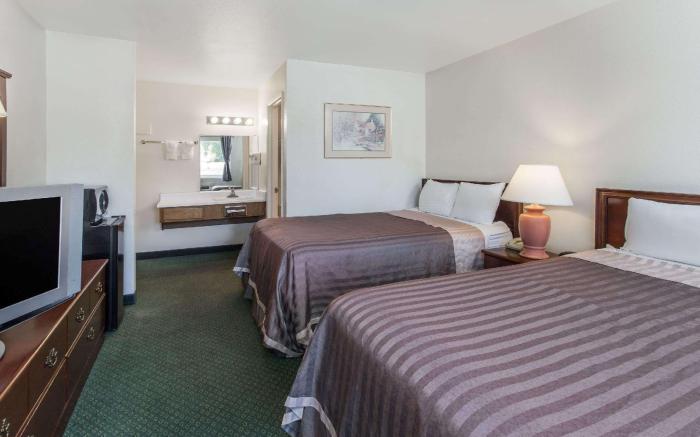 Travelodge by Wyndham Clearlake