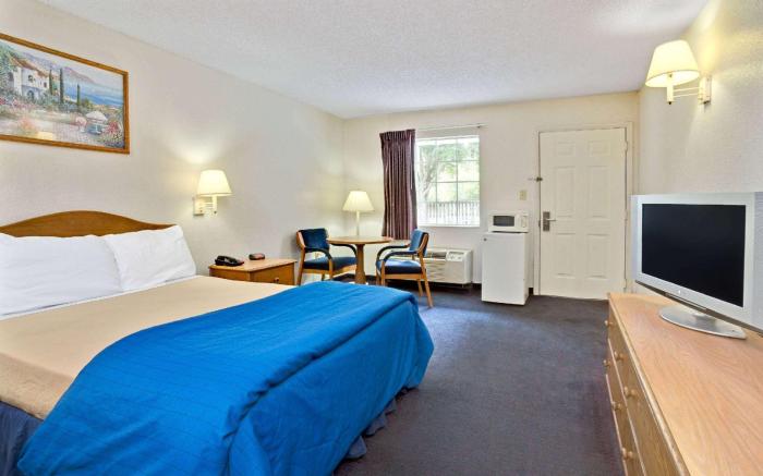 Travelodge Suites by Wyndham MacClenny