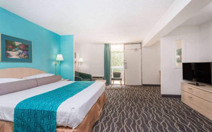 Howard Johnson by Wyndham Commerce GA