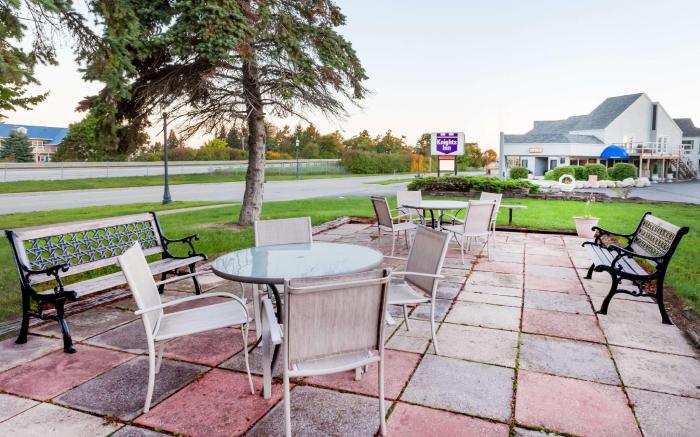 Knights Inn - Mackinaw City, MI