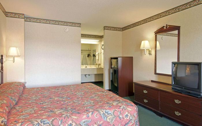 Days Inn & Suites by Wyndham Fort Valley