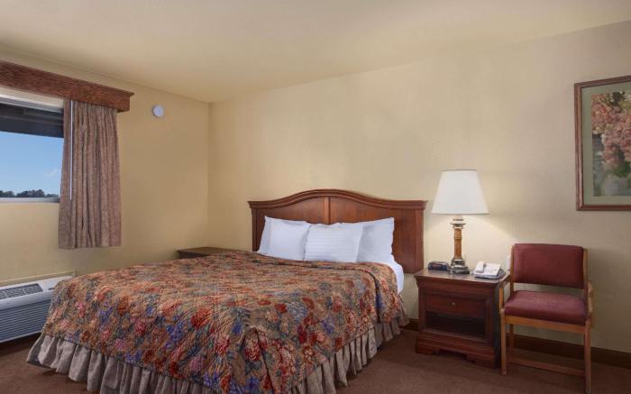 Travelodge by Wyndham Lemoore Near Naval Air Station