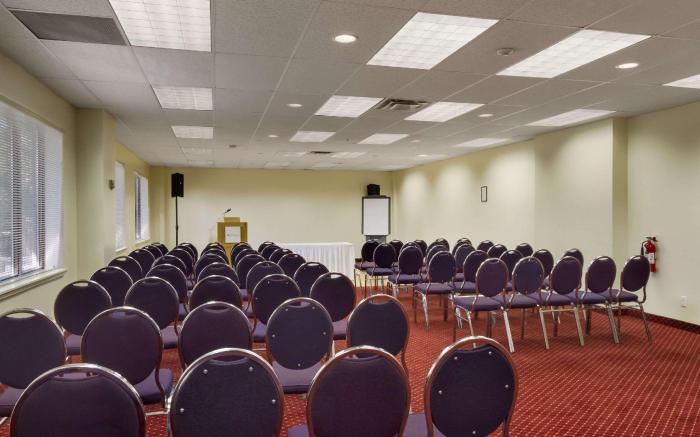 Ramada on the Bay Conference Resort Belleville