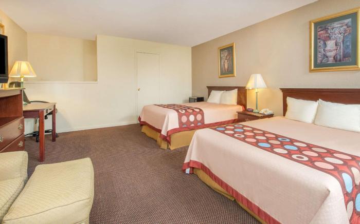 Super 8 By Wyndham Centerville-Richmond