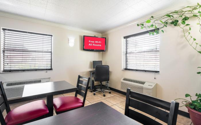Red Roof Inn North Dallas - Park Central