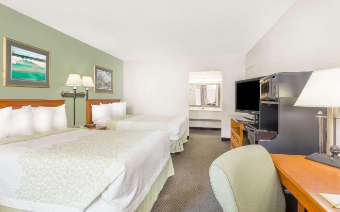 Days Inn by Wyndham Cedar Falls- University Plaza