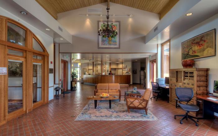 Dinah's Garden Hotel