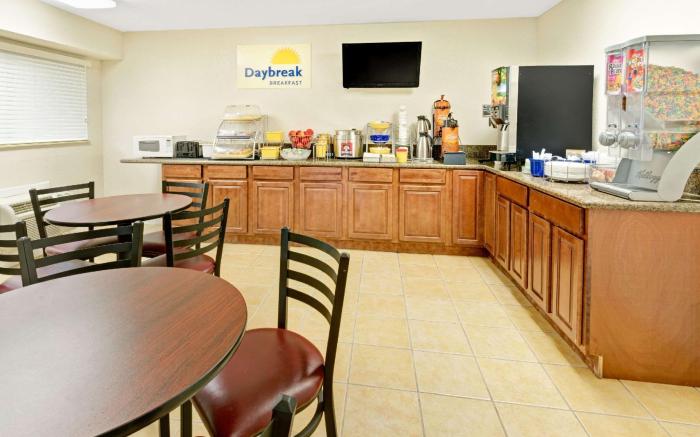 Days Inn by Wyndham Overland Park