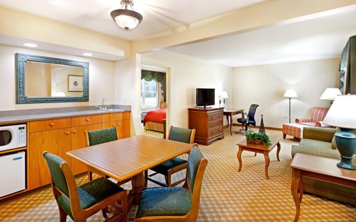 Country Inn & Suites by Radisson, York, PA